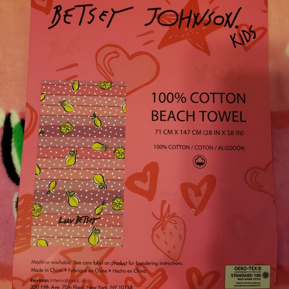 Betsey Johnson Beach Towel 28 in x 58 in - Picture 4 of 7